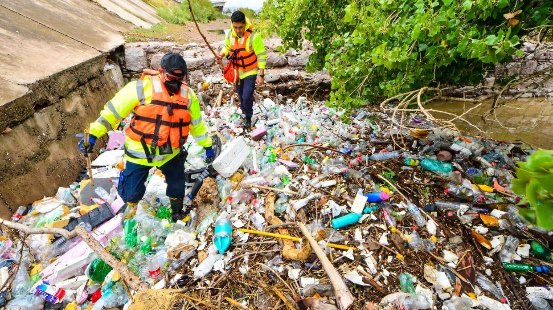 Búsqueda niña arrastrada agua 2